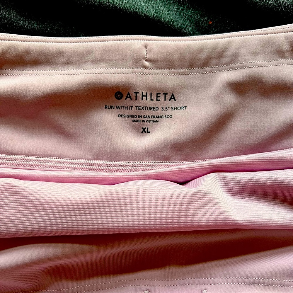 XL Athleta Run With It Textured 3.5" short